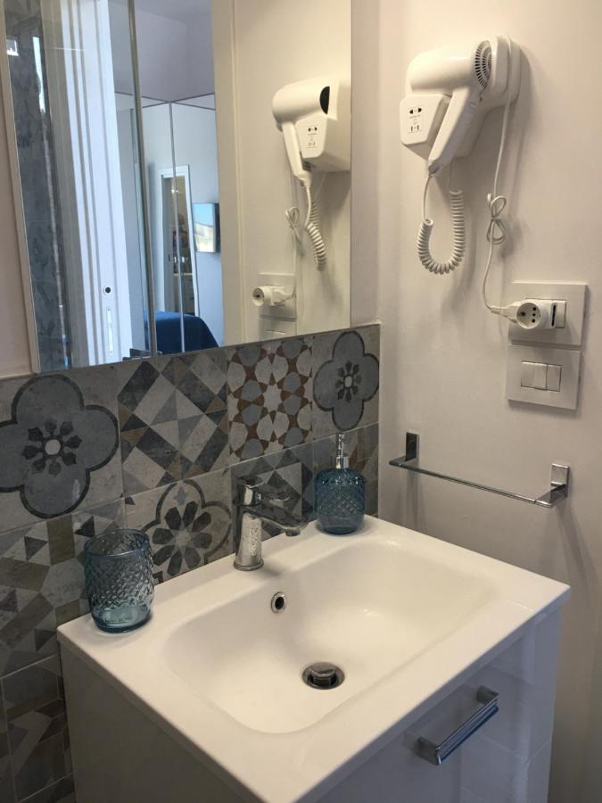 Appartement La Terrazza Sul Mare - Dimora Di Charme à Giovinazzo Extérieur photo